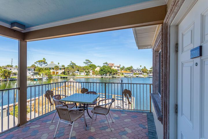 Bay Palms Waterfront Resort - Hotel and Marina