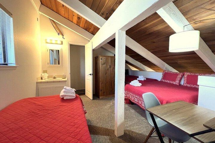 Room 5 of 9