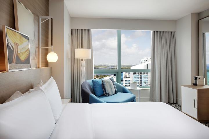 Signia by Hilton Diplomat Beach Resort