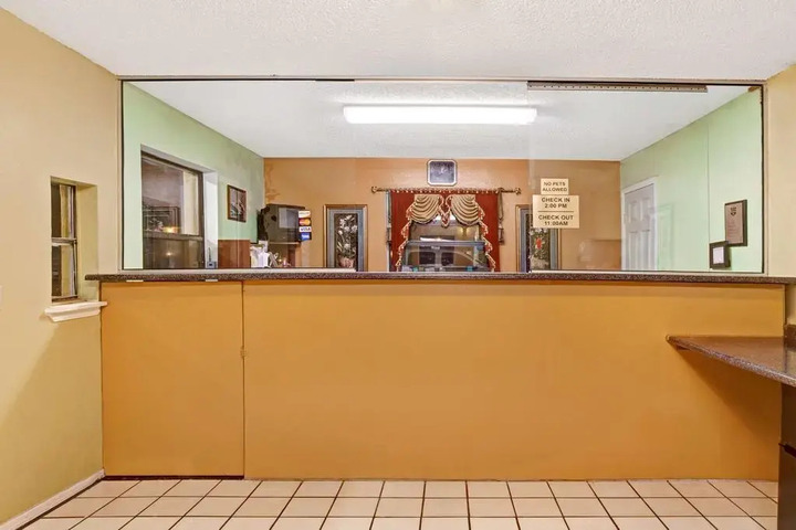 KNIGHTS INN ANADARKO