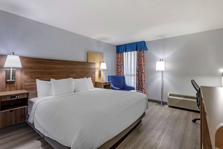 Room 32 of 39