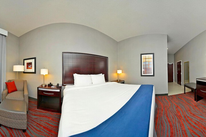 Holiday Inn Express & Suites Utica by IHG