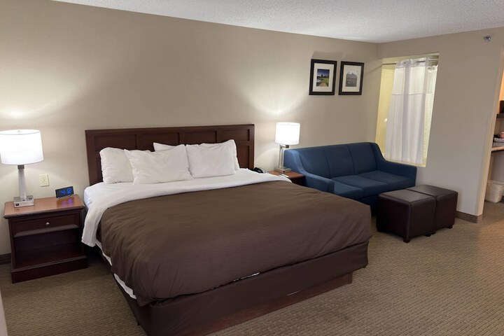 Wingate by Wyndham Utica