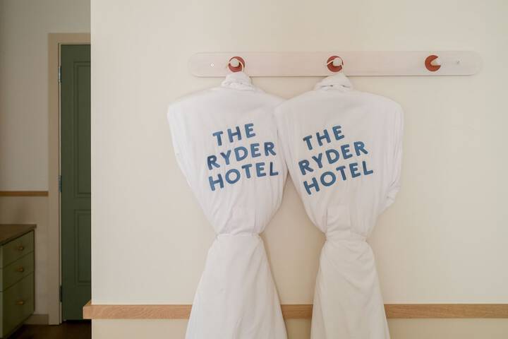 Room 32 of 91