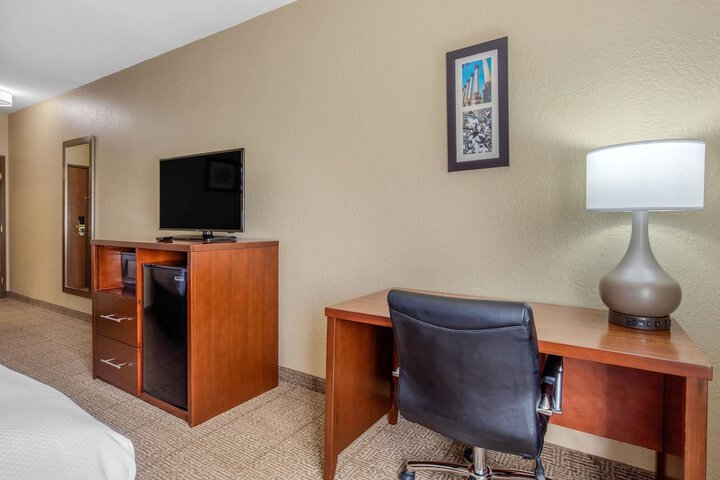 Room 27 of 40