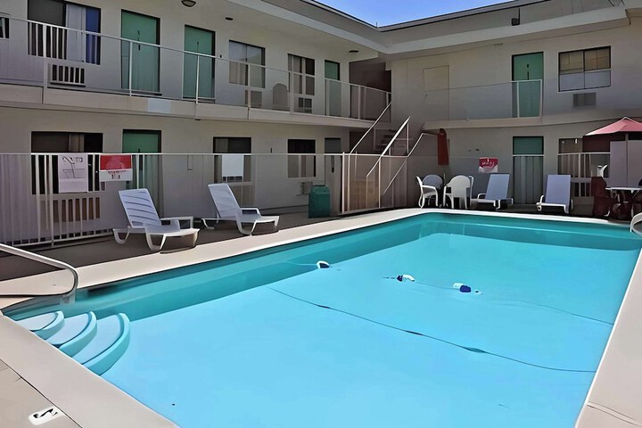 Pool 2 of 16