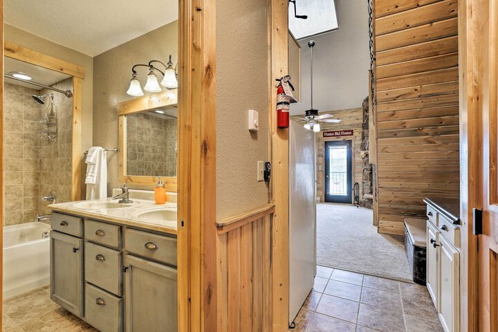 Granby Condo w / Pool Access Near Hiking & Skiing!