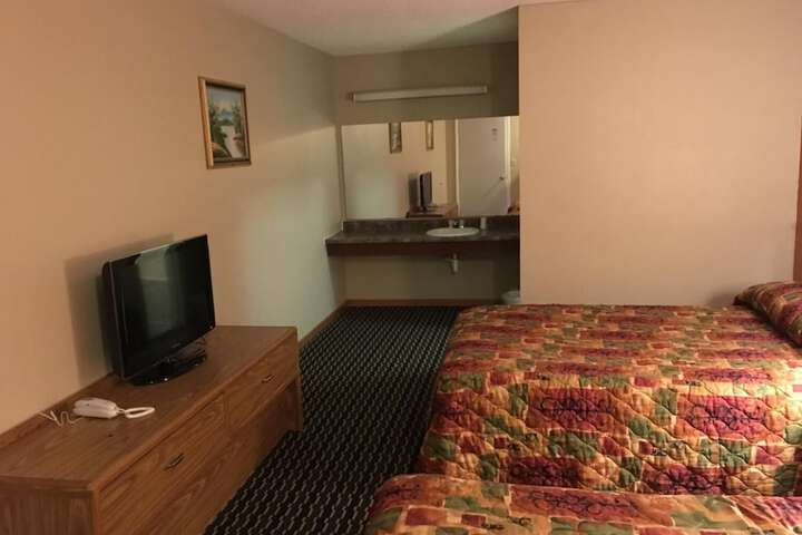 Room 33 of 46
