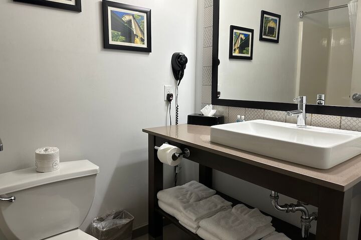 Room 9 of 33