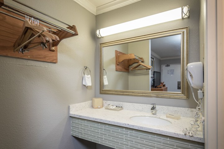 Room 9 of 50