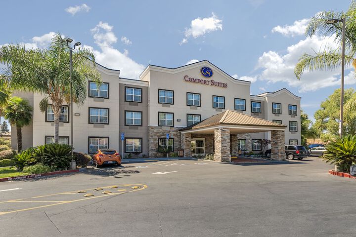 Hotel 3 of 68