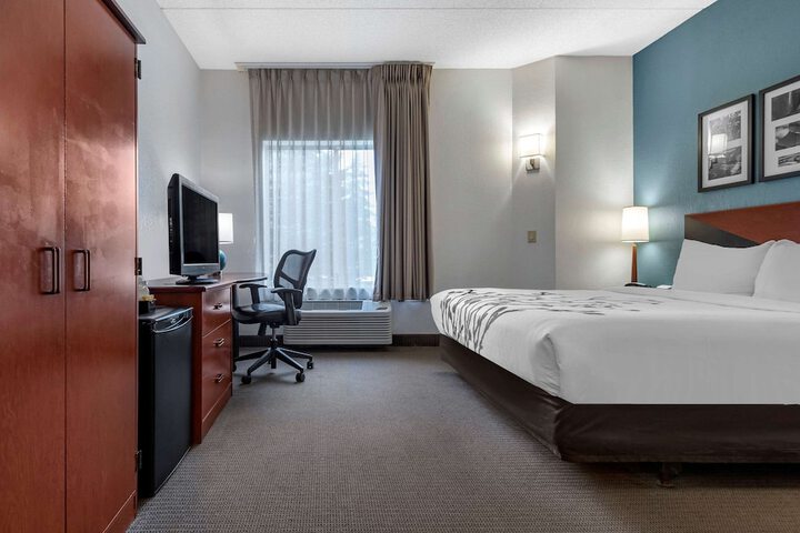 Room 10 of 30