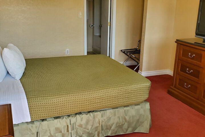 Room 24 of 31