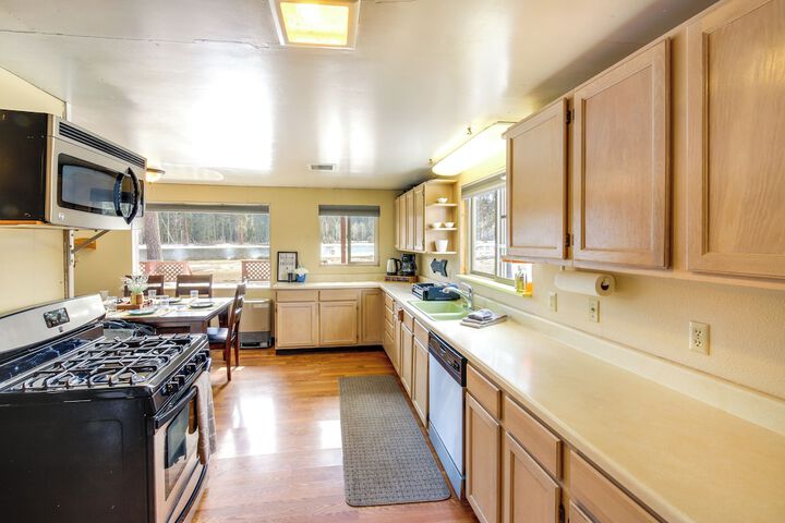 Hike Bike & Boat: Cabin w / Dock on Seeley Lake!