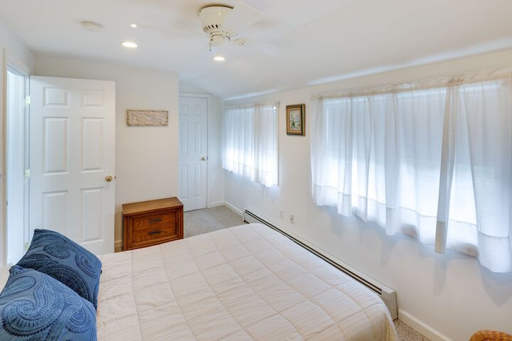 Charming Old Saybrook Home: Half-mi to Sand & Sea!