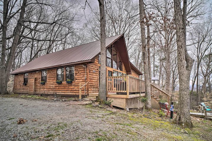 Douglas Lake Cabin w / Mountain-view Deck & Grill