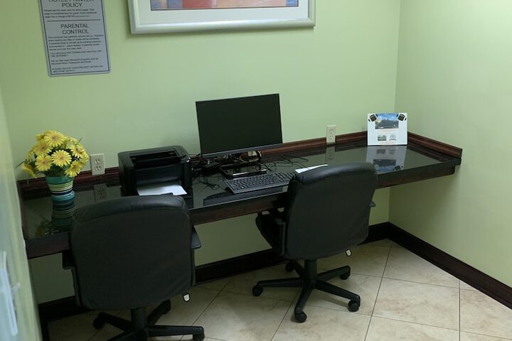 Business Center 36 of 36