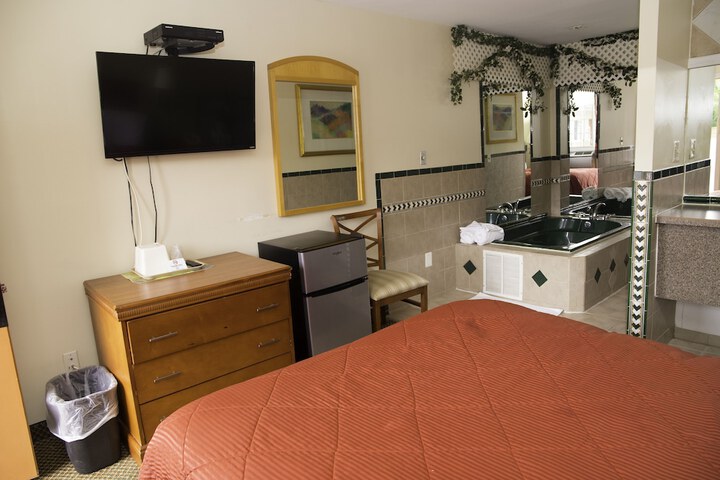 Room 17 of 37