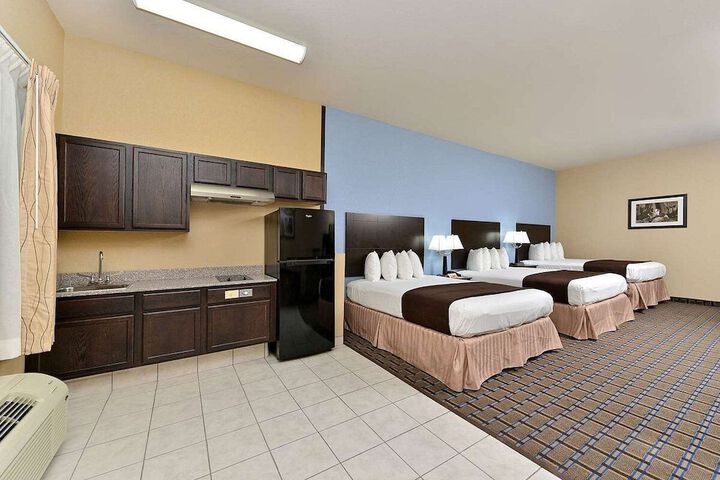 Room 4 of 6