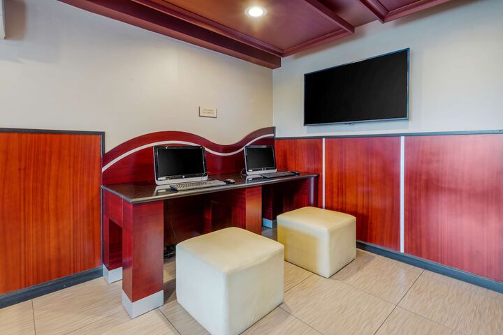 Business Center 28 of 28