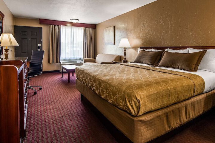 Room 8 of 16