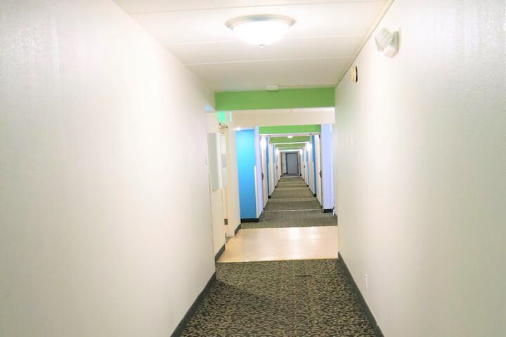 Business Center 23 of 27