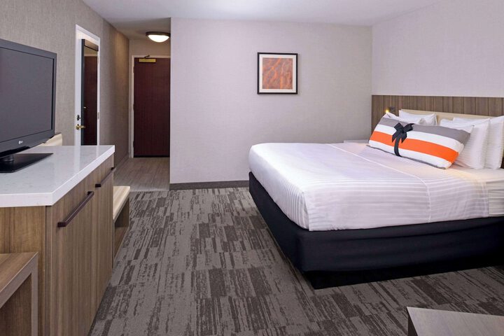 Room 6 of 44