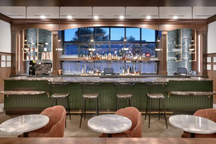 Lounge 177 of 200