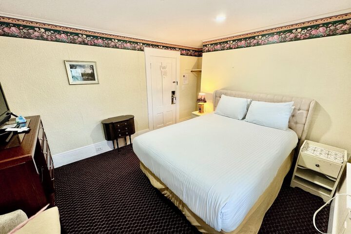 Room 33 of 73