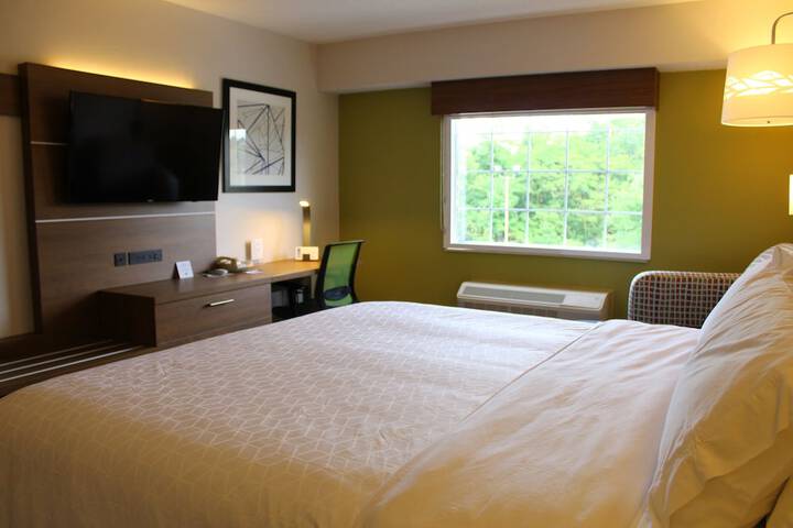Room 14 of 28