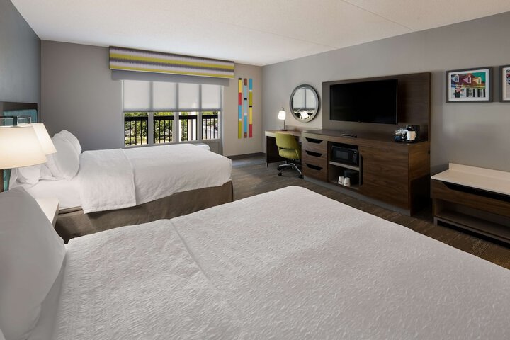 Hampton Inn & Suites Fredericksburg-at Celebrate Virginia