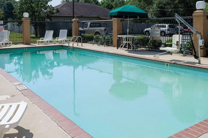 Pool 4 of 29