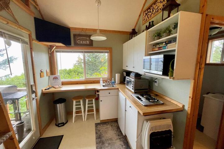 Lost Anchor Cabins - Ocean-view cabins on the bluff