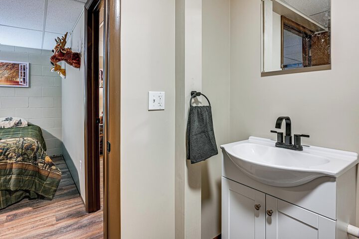 Cozy Cass City Retreat w / Spacious Deck!