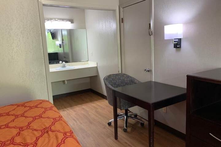 Room 3 of 16