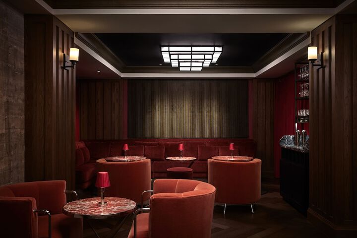 Lounge 53 of 75