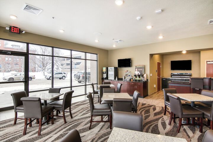 Cobblestone Inn & Suites at UW Stout Downtown Menomonie