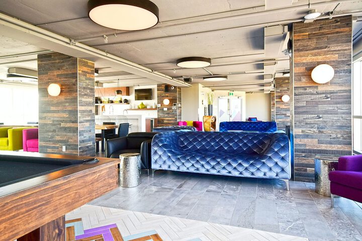 Lounge 53 of 66