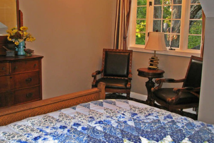 White Oak Manor Bed & Breakfast