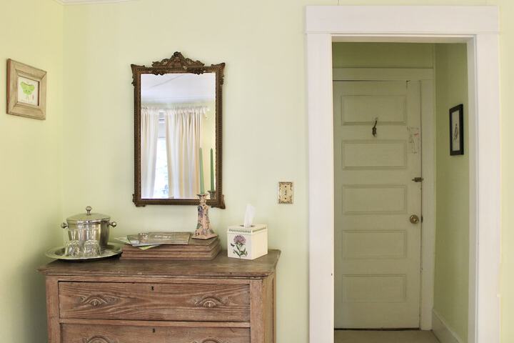 Room 27 of 46