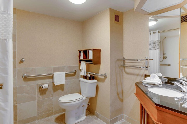 Pittsburgh Airport Inn and Suites