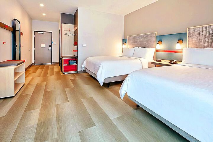 Room 6 of 17