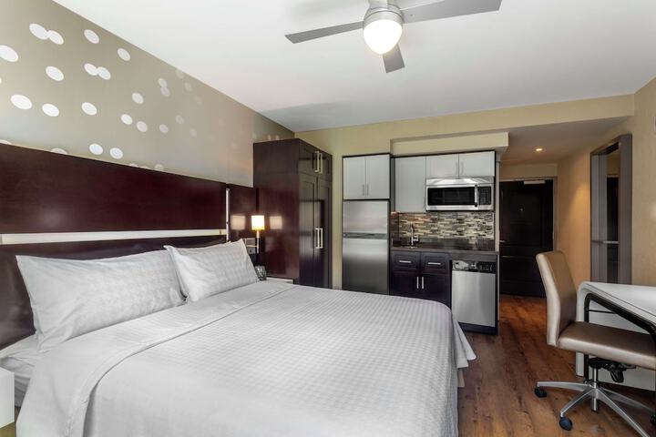 Room 33 of 59