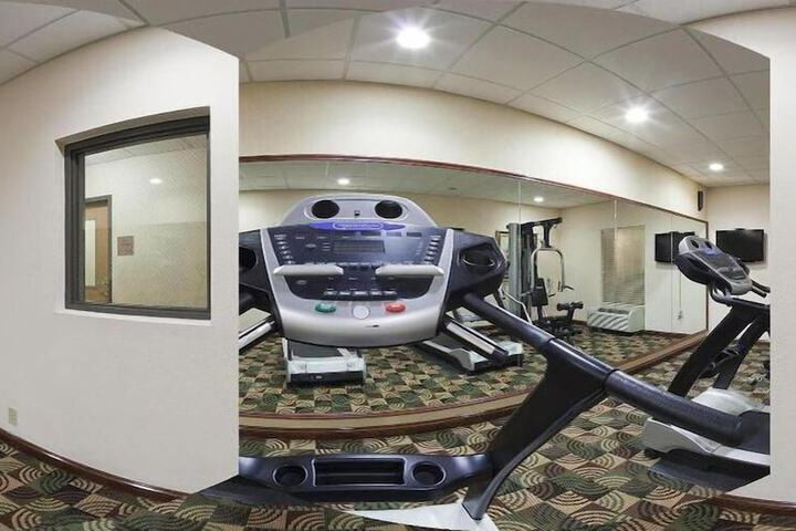 Holiday Inn Express Hotel & Suites Cleveland by IHG