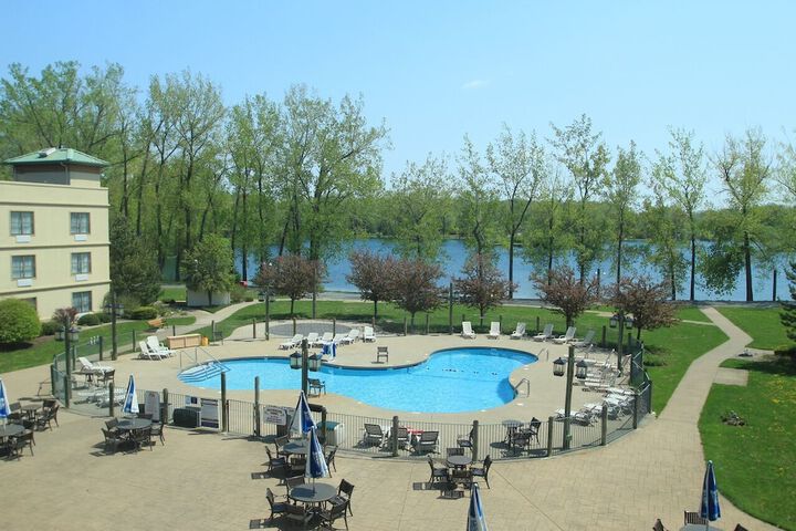 Pool 17 of 30