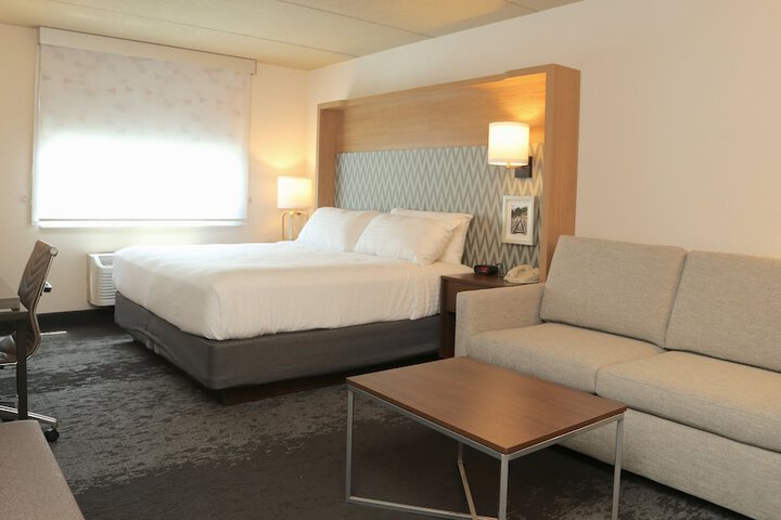 Room 13 of 42