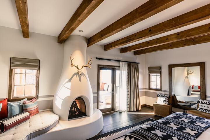Bishops Lodge Auberge Collection