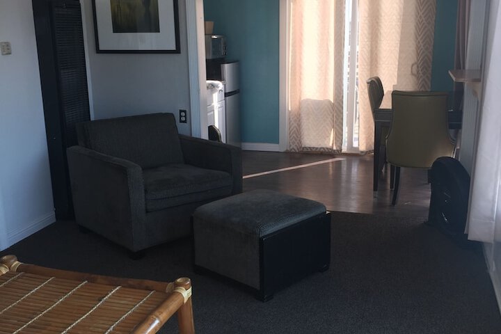 Dolphin Cove Motel