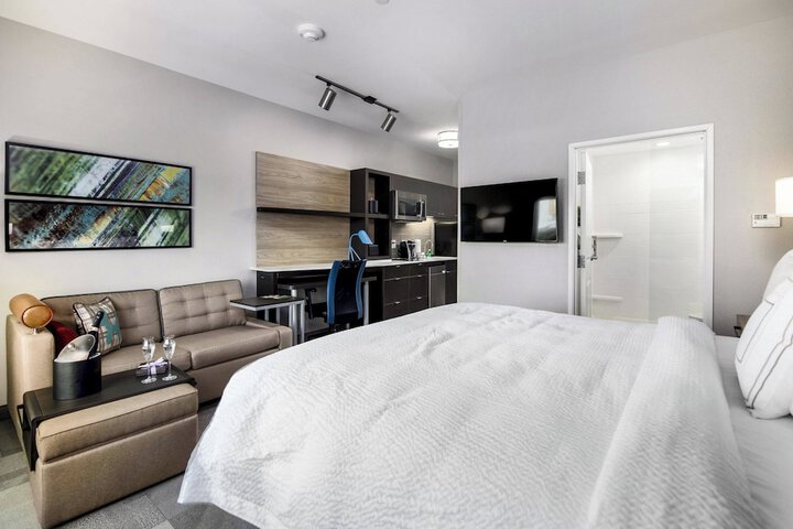 Room 34 of 48