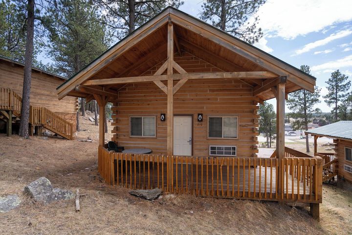 Rock Crest Lodge & Cabins